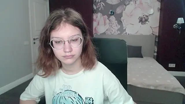 AngelinaLow online show from 03/18/25, 09:42