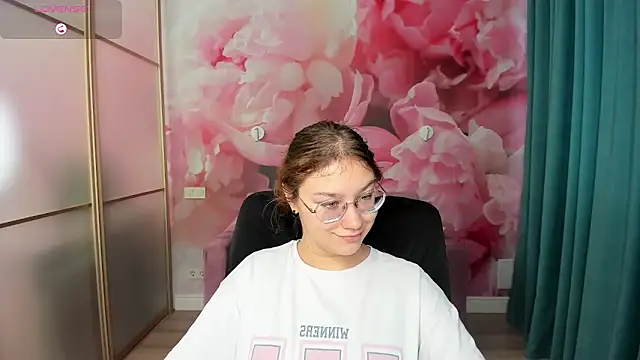 AngelinaLow online show from 10/27/25, 12:31