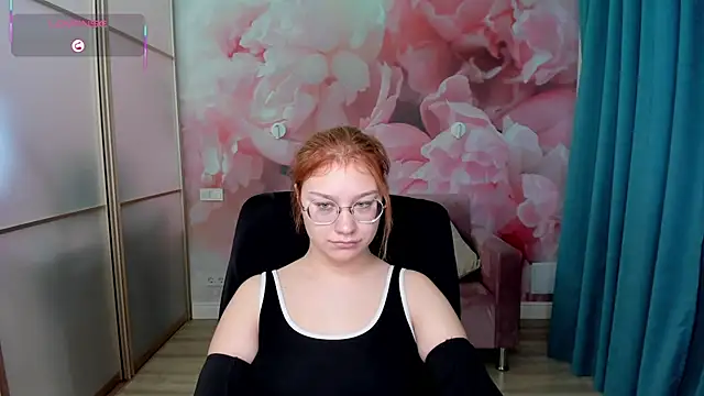 AngelinaLow online show from 12/04/25, 12:36