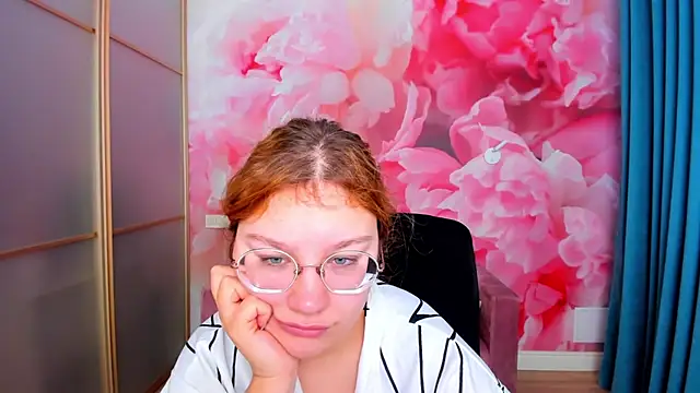 AngelinaLow online show from 02/15/26, 06:32