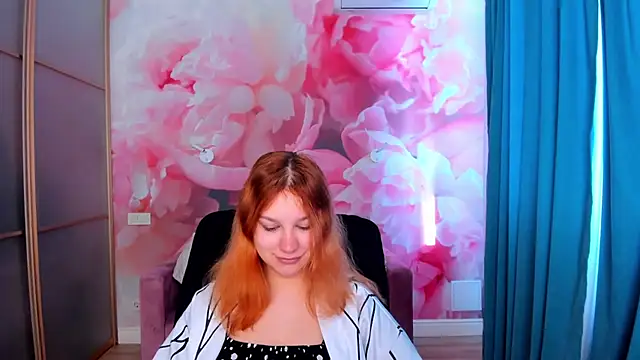 Snapshot of AngelinaLow chatting on 04/19/26, 05:29 AngelinaLow online show from 04/19/26, 05:29