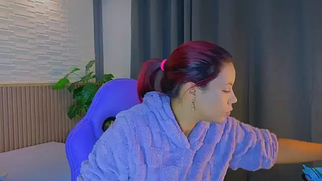 TiffanyWalk online show from 10/02/25, 11:28