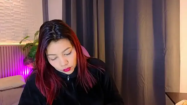 TiffanyWalk online show from 12/02/25, 10:53