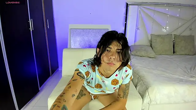 Snapshot of Zion_Moore chatting on 03/15/25, 01:07 Zion Moore online show from 03/15/25, 01:07