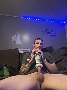 Stillhard8925 online show from 10/24/25, 06:37