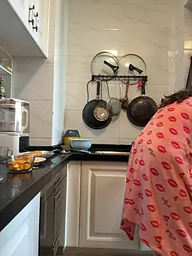 aa520uv online show from 04/05/26, 02:20