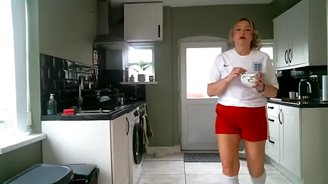 MissHoneyPenny online show from 06/17/26, 09:01