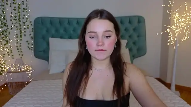 Snapshot of Cute_kitty- chatting on 03/15/25, 09:38 Cute kitty- online show from 03/15/25, 09:38