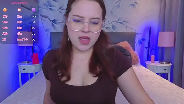 Snapshot of Cute_kitty- chatting on 09/14/25, 09:47 Cute kitty- online show from 09/14/25, 09:47