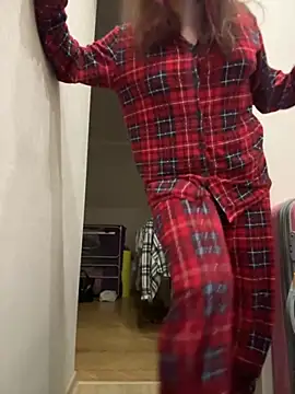 Snapshot of Cute_kitty- chatting on 11/11/25, 09:04 Cute kitty- online show from 11/11/25, 09:04