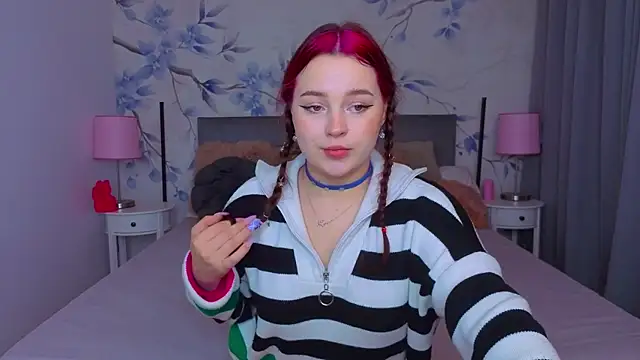 Snapshot of Cute_kitty- chatting on 11/14/25, 11:57 Cute kitty- online show from 11/14/25, 11:57