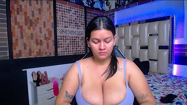 kriss sweetboobs10 online show from 10/10/25, 12:26