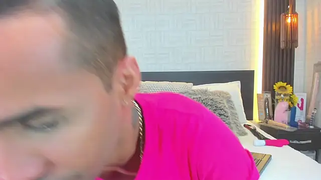 Snapshot of Anghel_Stone chatting on 11/28/25, 08:55 Anghel Stone online show from 11/28/25, 08:55