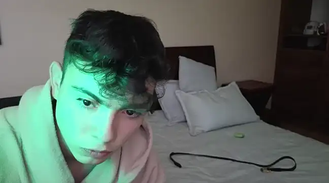 Snapshot of lukeboyce33 chatting on 03/19/25, 07:38 lukeboyce33 online show from 03/19/25, 07:38