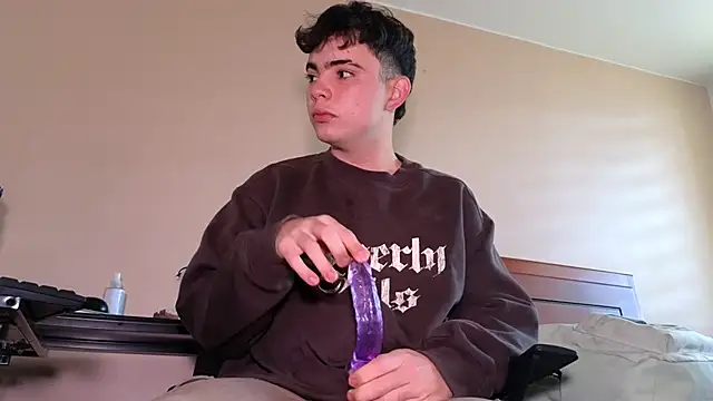 Snapshot of lukeboyce33 chatting on 09/16/25, 01:56 lukeboyce33 online show from 09/16/25, 01:56