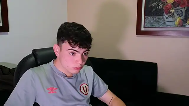 Snapshot of lukeboyce33 chatting on 09/17/25, 11:39 lukeboyce33 online show from 09/17/25, 11:39