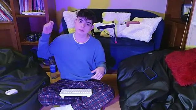 Snapshot of lukeboyce33 chatting on 01/07/26, 02:25 lukeboyce33 online show from 01/07/26, 02:25