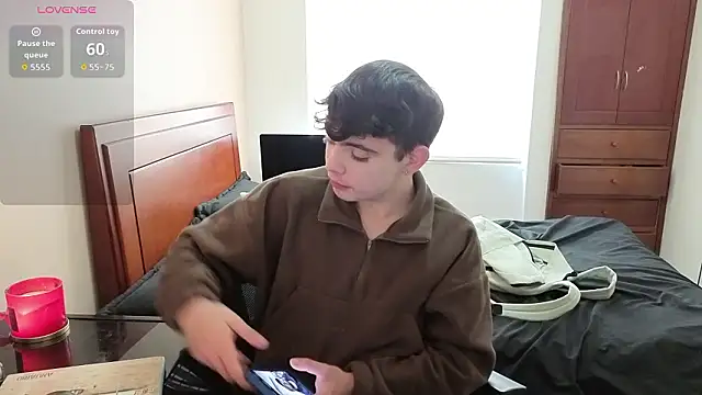 Snapshot of lukeboyce33 chatting on 02/18/26, 06:59 lukeboyce33 online show from 02/18/26, 06:59