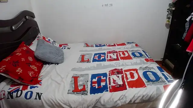 Tu-Reina online show from 10/24/25, 01:57