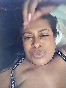 Tu-Reina online show from 11/19/25, 06:02