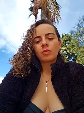 Snapshot of Sairy_ chatting on 10/19/25, 09:04 Sairy online show from 10/19/25, 09:04