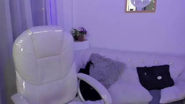 Snapshot of Pretty_Johnson_ chatting on 12/04/25, 11:41 Pretty Johnson online show from 12/04/25, 11:41