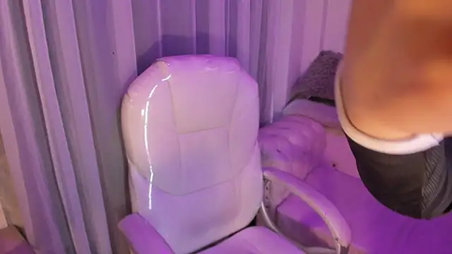 Snapshot of Pretty_Johnson_ chatting on 02/07/26, 11:36 Pretty Johnson online show from 02/07/26, 11:36