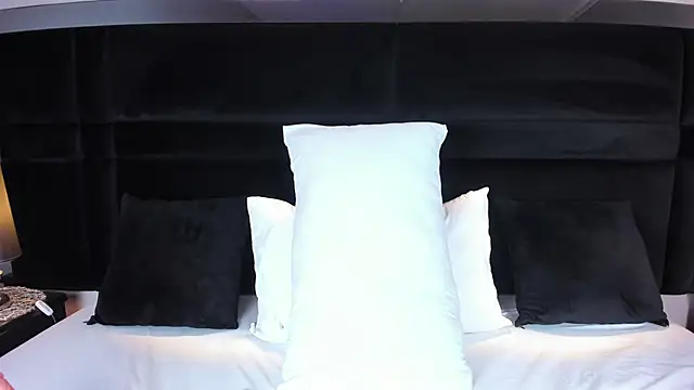 LauraCarther online show from 12/14/25, 05:40