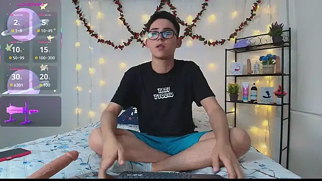 Snapshot of Danny-Swift13 chatting on 03/15/25, 02:46 Danny-Swift13 online show from 03/15/25, 02:46