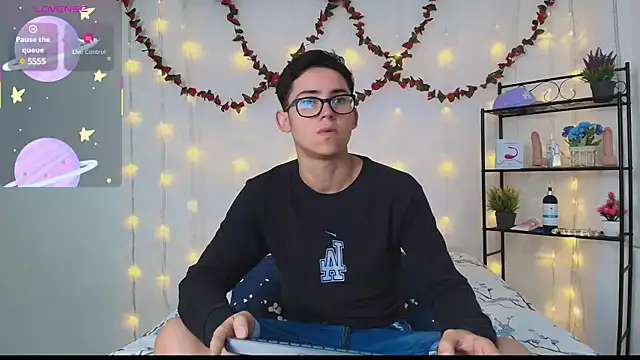 Snapshot of Danny-Swift13 chatting on 03/17/25, 01:18 Danny-Swift13 online show from 03/17/25, 01:18