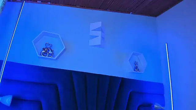 Snapshot of alice_kingsley_ chatting on 01/13/26, 02:44 alice kingsley online show from 01/13/26, 02:44