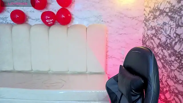 Snapshot of _Kitty_v chatting on 02/16/26, 01:18 Kitty v online show from 02/16/26, 01:18