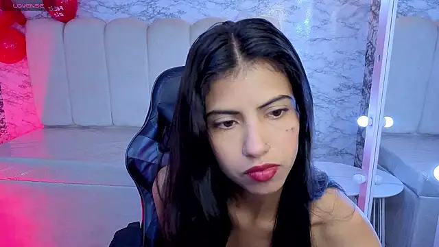 Snapshot of _Kitty_v chatting on 02/17/26, 01:29 Kitty v online show from 02/17/26, 01:29