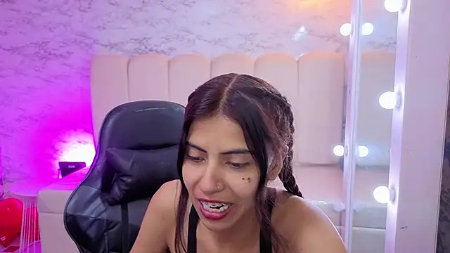 Snapshot of _Kitty_v chatting on 02/27/26, 01:16 Kitty v online show from 02/27/26, 01:16