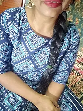 Snapshot of Shalini_telugu09 chatting on 11/24/25, 06:46 Shalini telugu09 online show from 11/24/25, 06:46