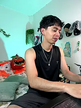 Snapshot of Yaiden_11 chatting on 10/28/25, 10:08 Yaiden 11 online show from 10/28/25, 10:08