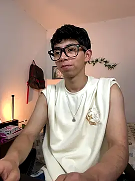 Snapshot of Yaiden_11 chatting on 11/17/25, 09:37 Yaiden 11 online show from 11/17/25, 09:37