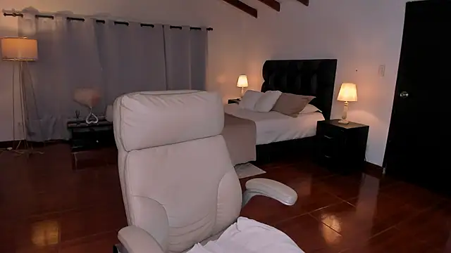 karla hill 28 online show from 12/17/25, 03:12