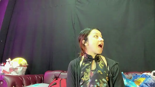 Snapshot of AngelinaBlanc_ chatting on 10/04/25, 11:30 AngelinaBlanc online show from 10/04/25, 11:30