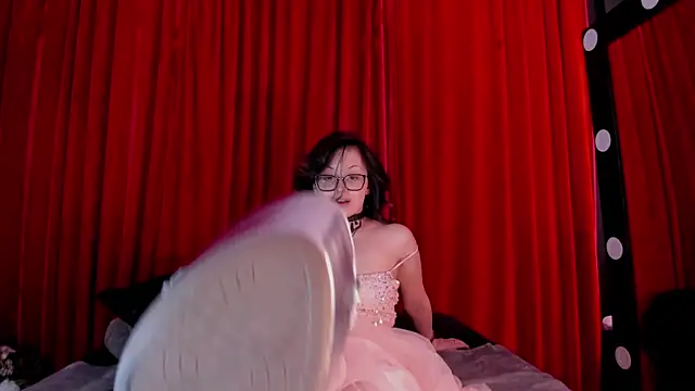 Snapshot of AngelinaBlanc_ chatting on 04/07/26, 11:32 AngelinaBlanc online show from 04/07/26, 11:32