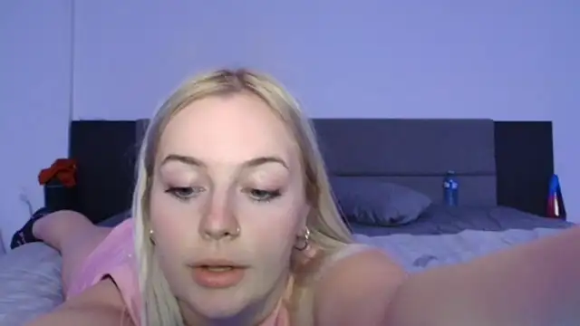Snapshot of margot_robbie7 chatting on 09/10/25, 12:32 margot robbie7 online show from 09/10/25, 12:32