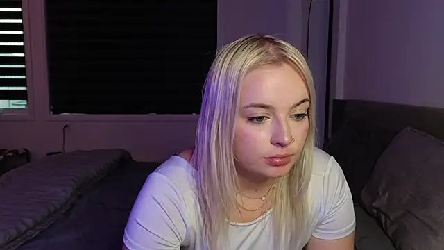 Snapshot of margot_robbie7 chatting on 10/08/25, 10:40 margot robbie7 online show from 10/08/25, 10:40