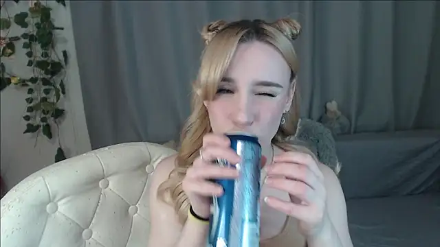 Snapshot of Mia__Kitty chatting on 03/19/25, 03:09 Mia  Kitty online show from 03/19/25, 03:09