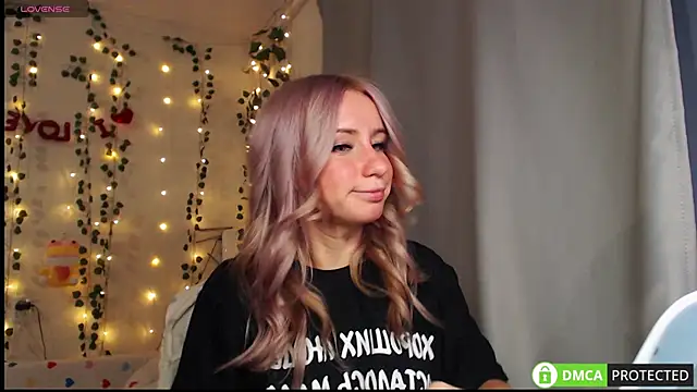 Snapshot of Mia__Kitty chatting on 09/21/25, 03:46 Mia  Kitty online show from 09/21/25, 03:46