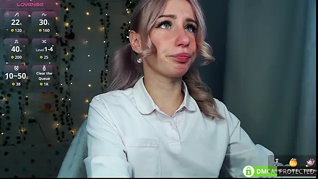 Snapshot of Mia__Kitty chatting on 09/22/25, 11:45 Mia  Kitty online show from 09/22/25, 11:45