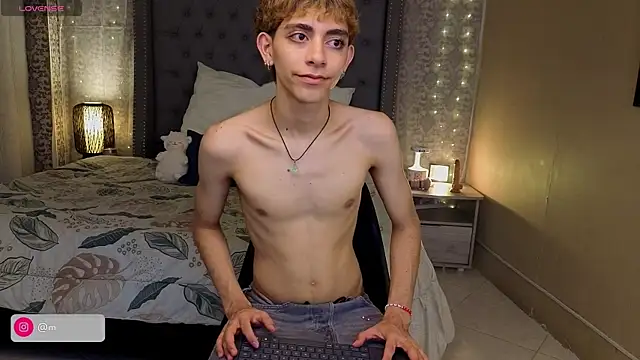 Snapshot of Matty_Sparkk chatting on 11/25/25, 01:33 Matty Sparkk online show from 11/25/25, 01:33