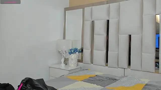 Snapshot of TattiBelll chatting on 11/27/25, 11:56 TattiBelll online show from 11/27/25, 11:56