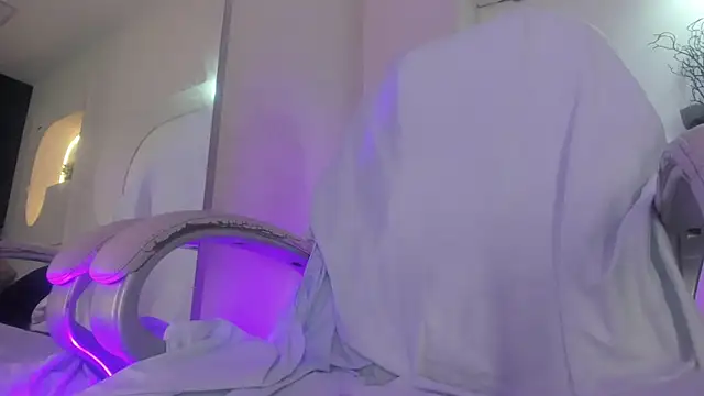 Snapshot of Hot_valerygh chatting on 11/19/25, 08:20 Hot valerygh online show from 11/19/25, 08:20