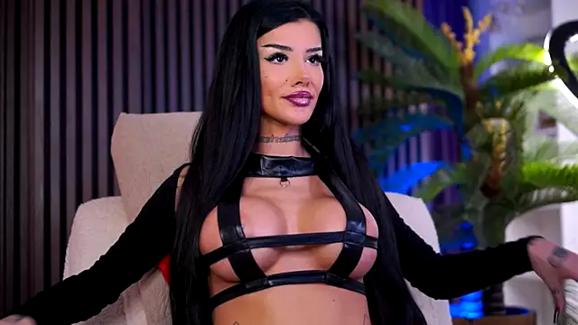 ChicaOra online show from 11/21/25, 08:07