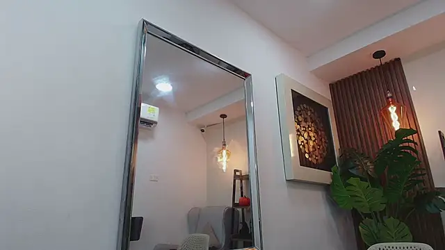 Coral Lise online show from 10/21/25, 11:11